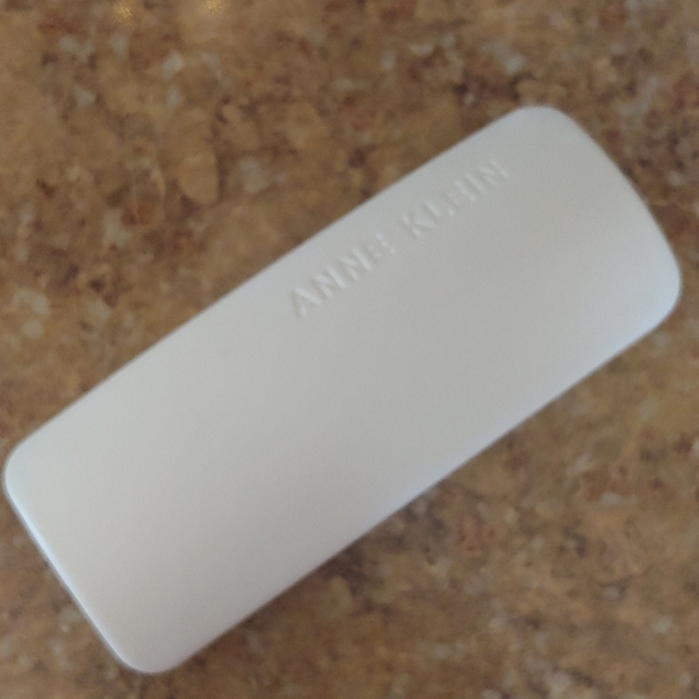 🌸Anne Klein glasses case🌸